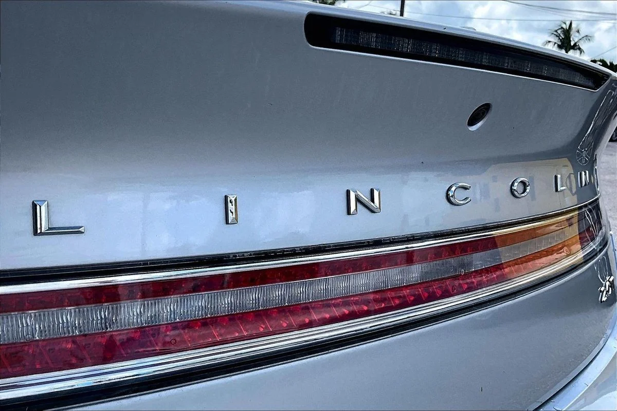 Used 2019 Silver Lincoln Reserve II image 24