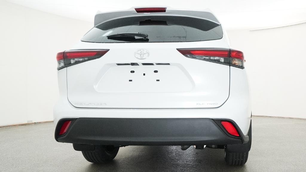 New 2026 Wind Chill Pearl Toyota XLE image 17