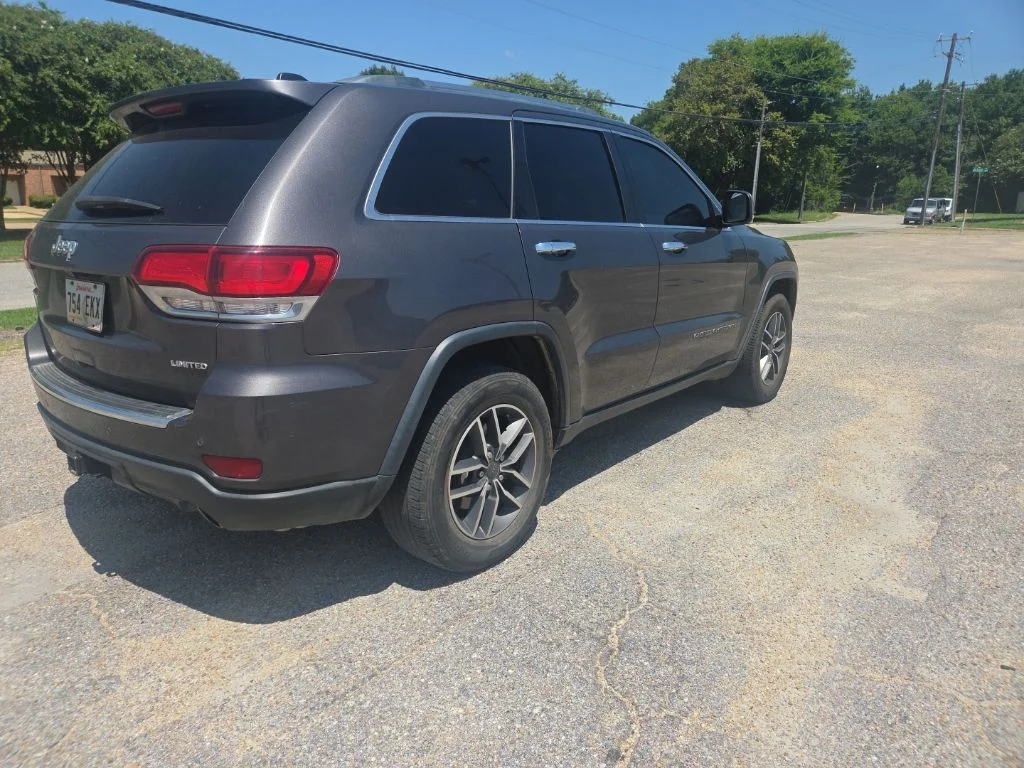 Used 2020 Gray Jeep Limited image 17