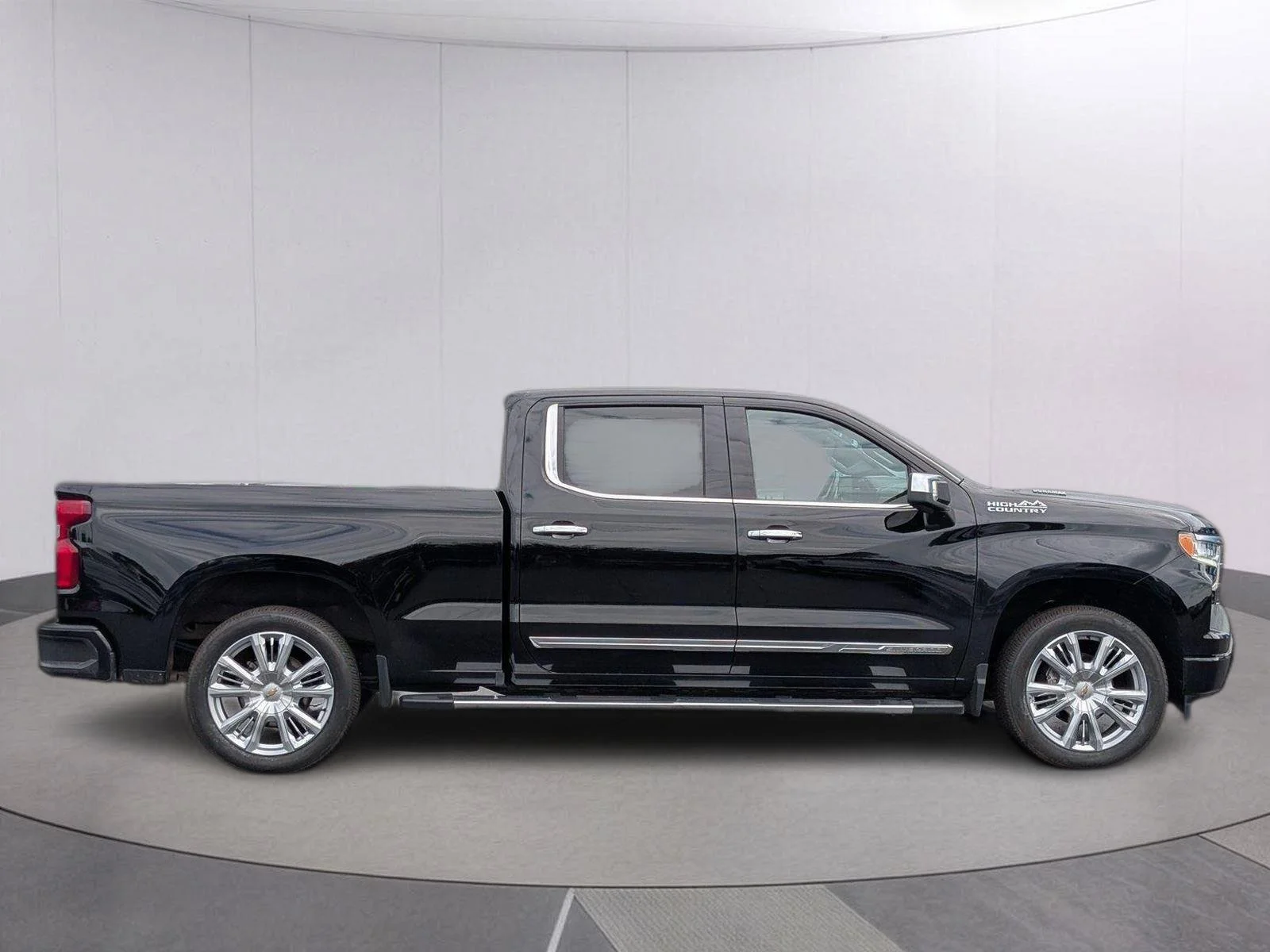 Used 2024 Black Chevrolet High Country image 7