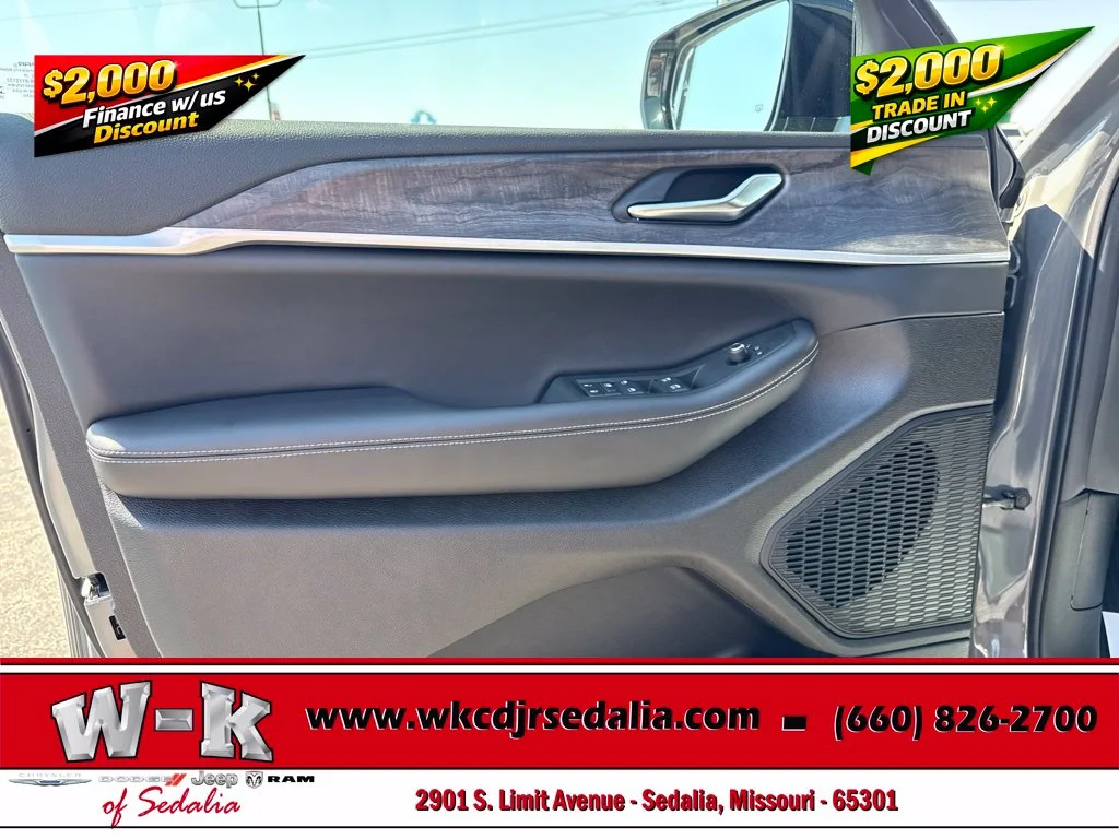New 2027 Gray Jeep Altitude image 15