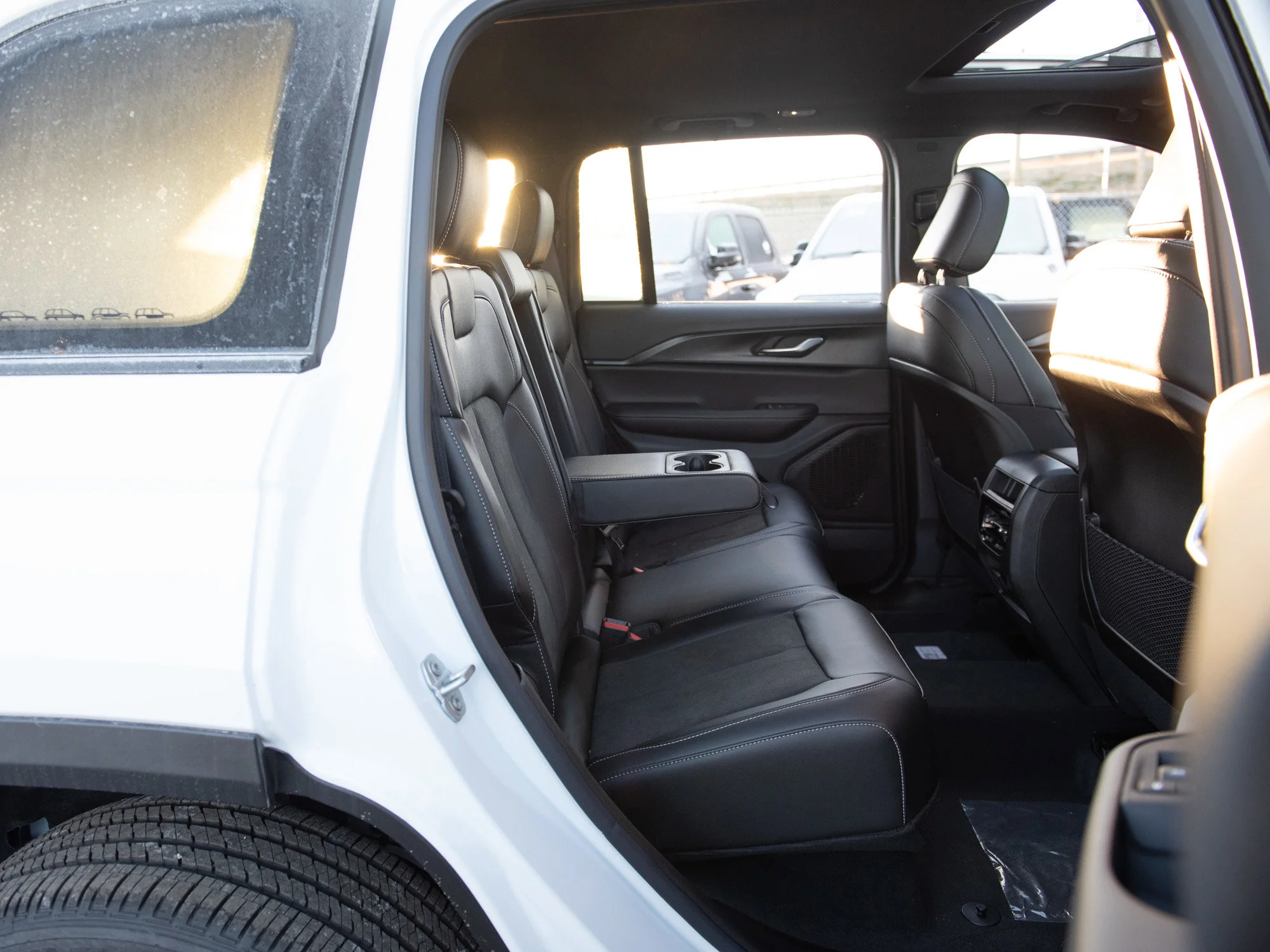 New 2025 White Jeep Altitude* 4x4, Sunroof, Trailer Tow Pkg, Heated Leather image 24