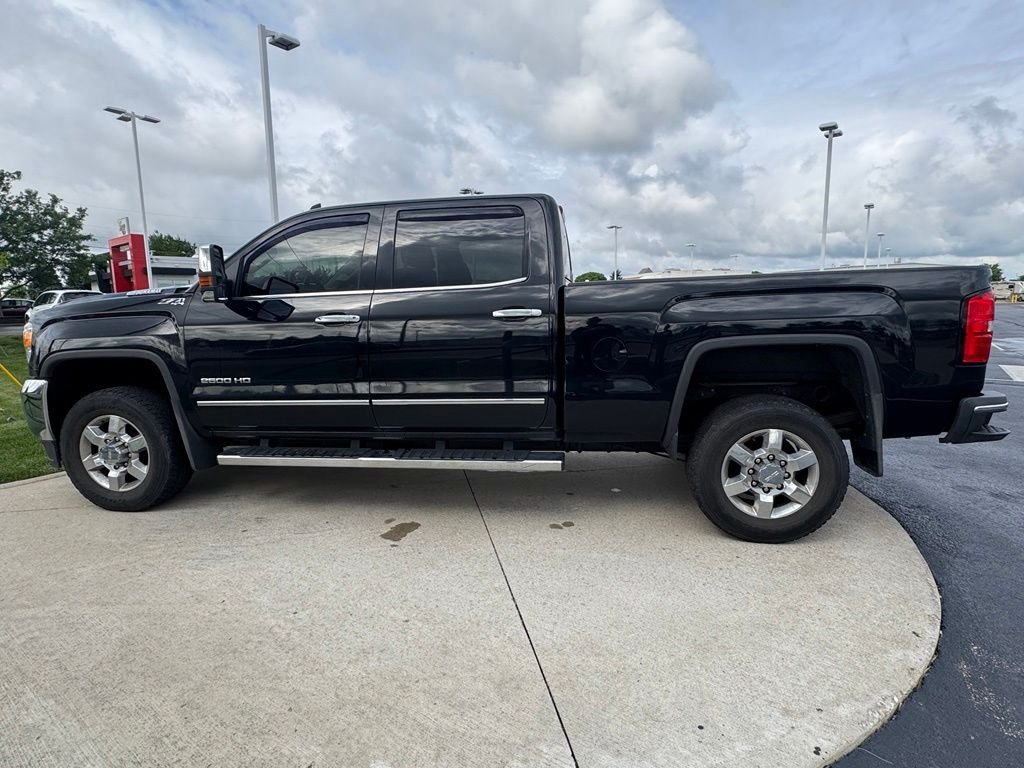 Used 2019 Ebony Twilight Metallic GMC SLT image 4