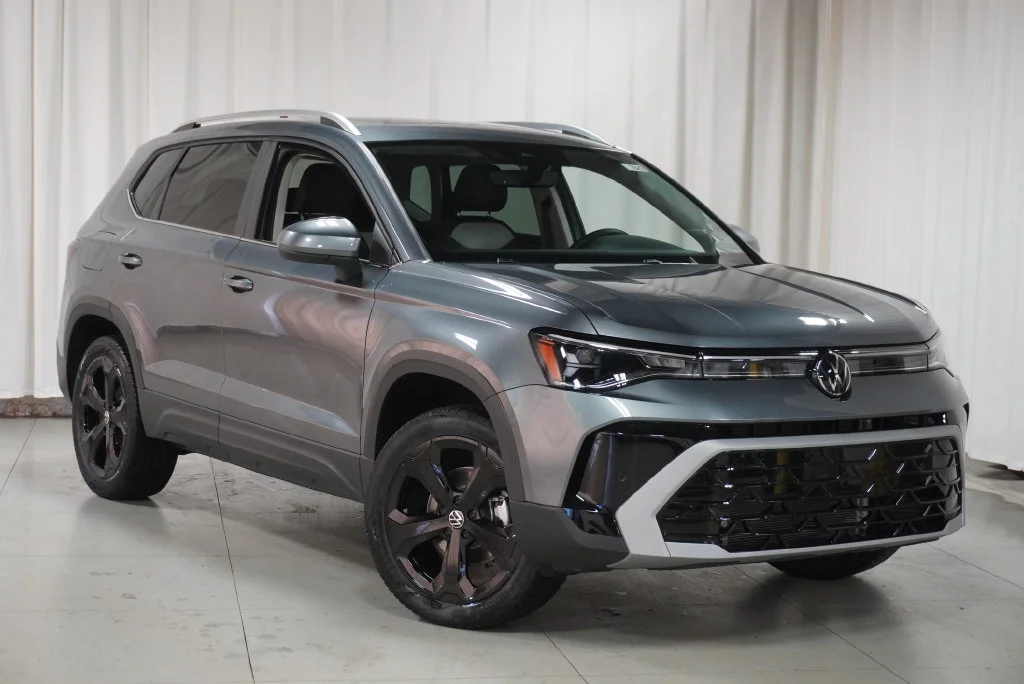 New 2027 Gray Volkswagen 1.5T SEL image 3