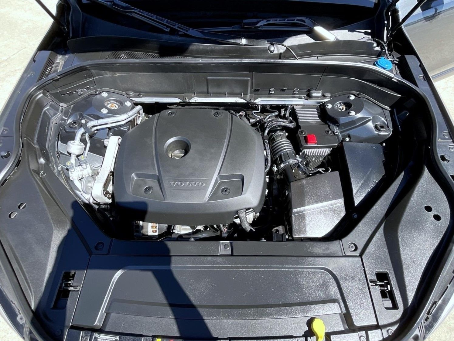 Used 2021 Gray Volvo T6 Momentum image 25