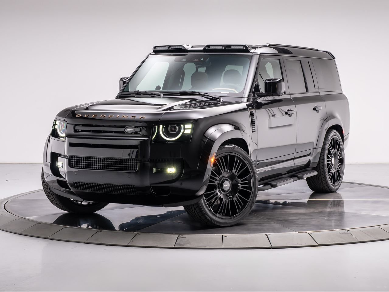 New 2026 Santorini Black Land Rover P500 V8 image 1