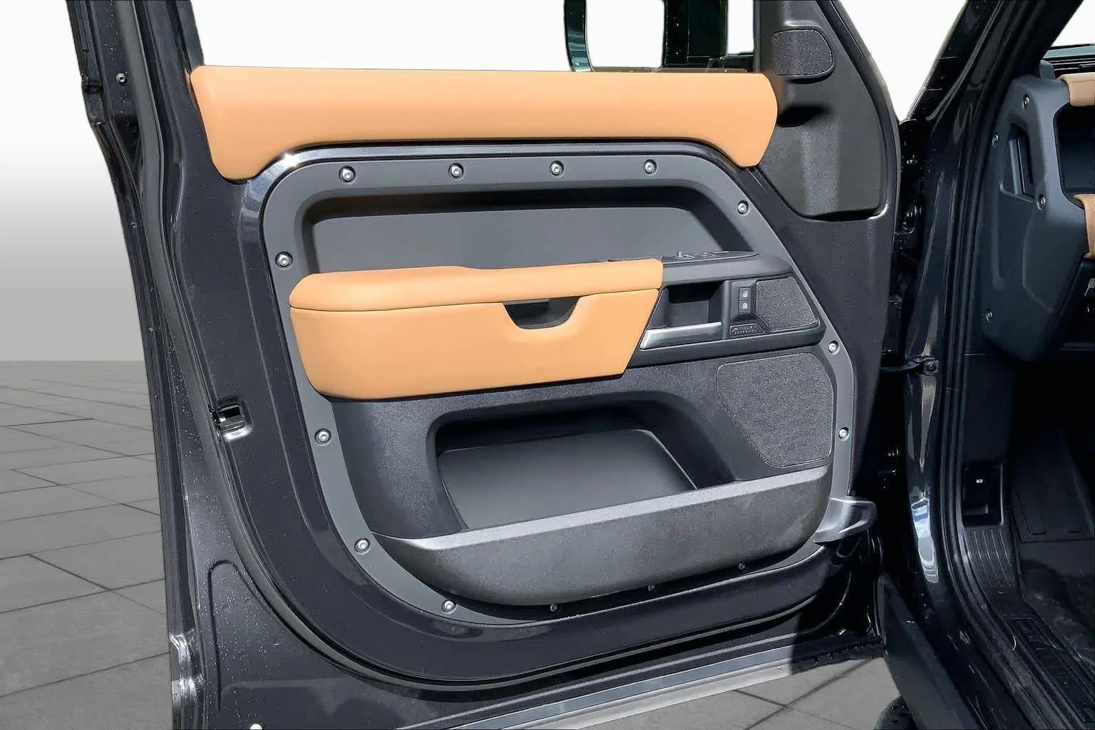 New 2026 Carpathian Grey Land Rover X-Dynamic SE image 11