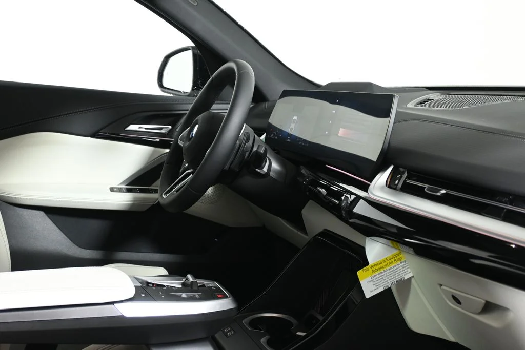 Used 2026 White BMW xDrive28i image 33