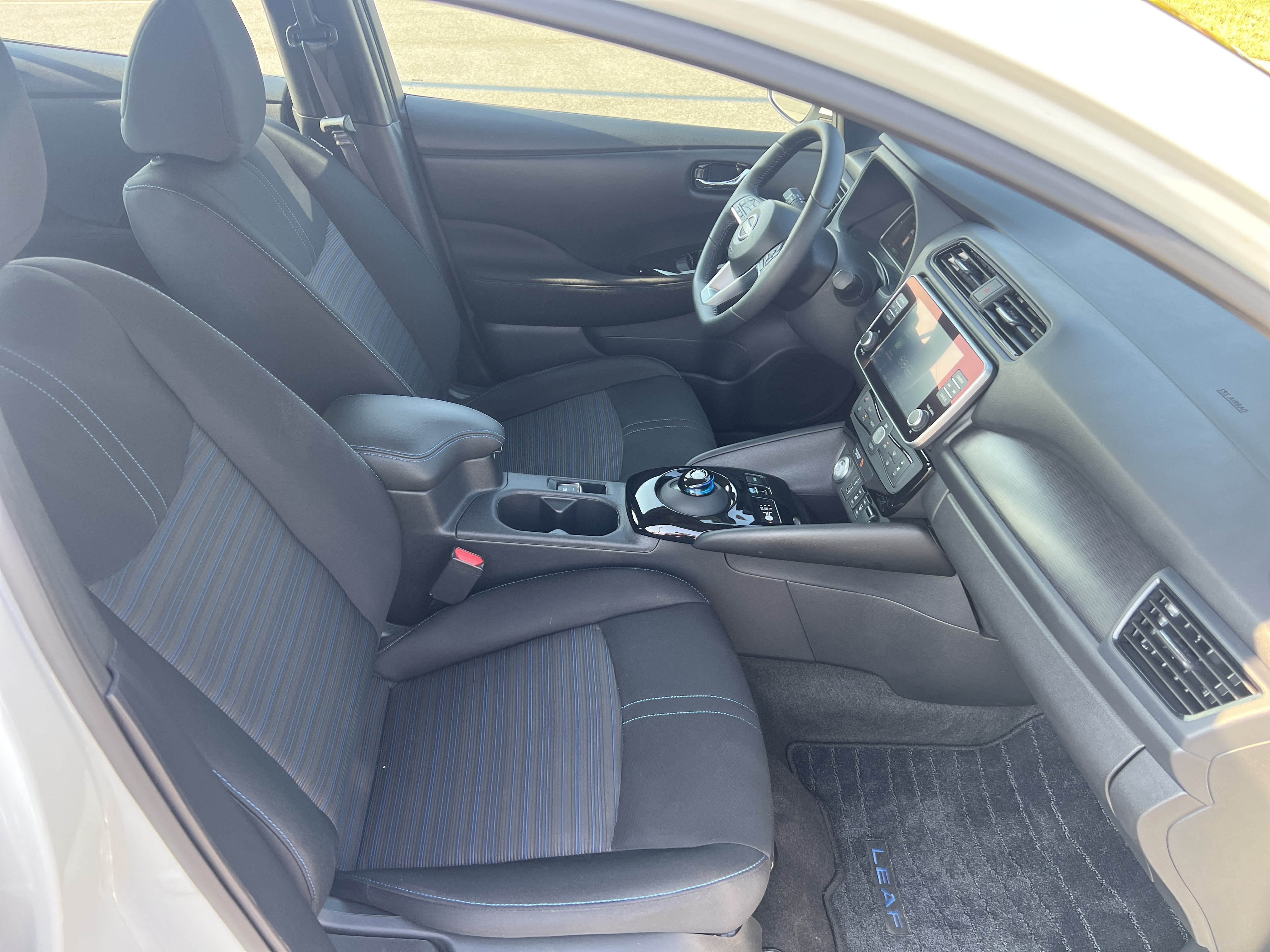 Used 2025 Pearl White Tricoat Nissan SV PLUS image 17