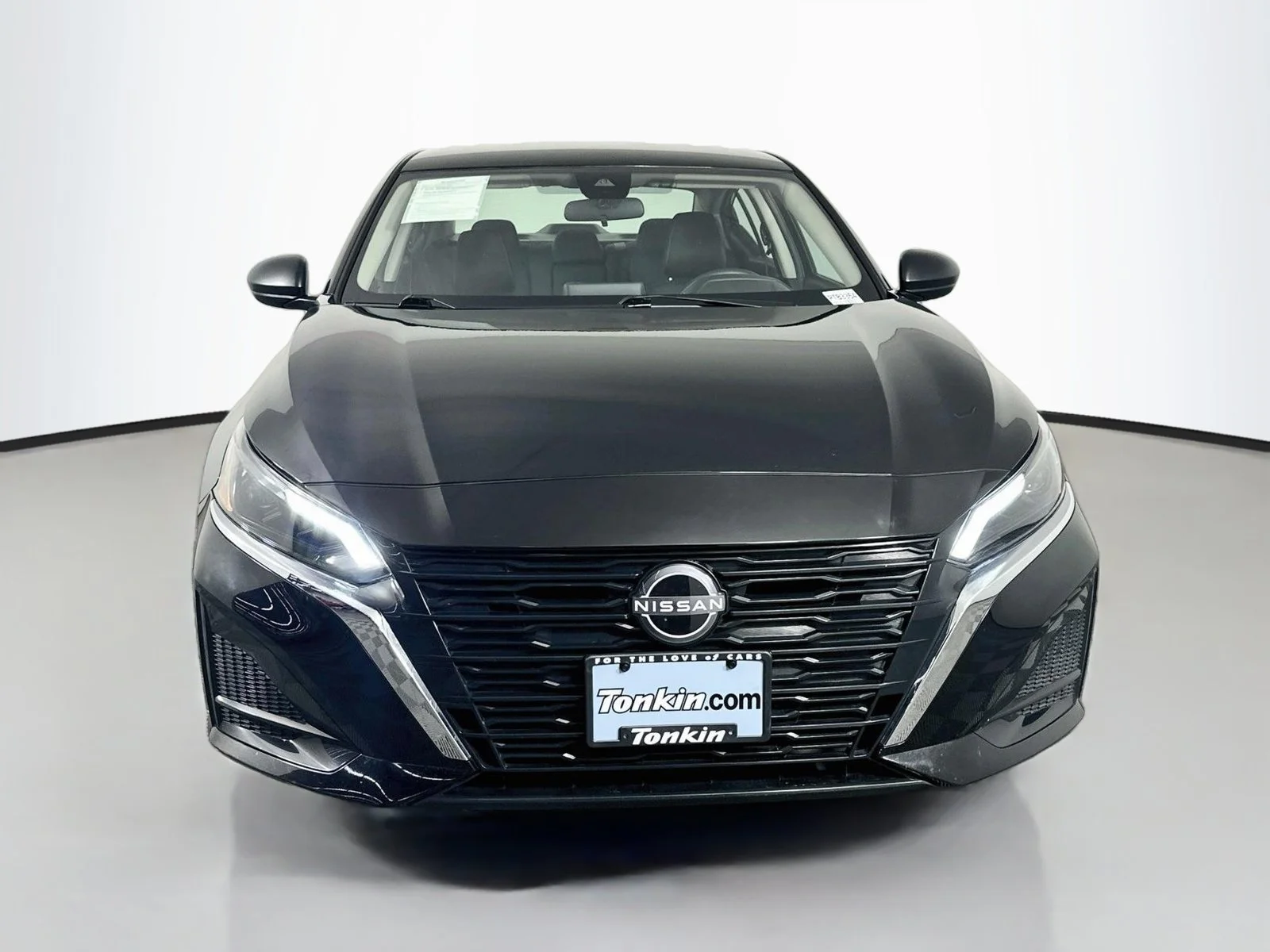 Used 2025 Super Black Clearcoat Nissan 2.5 SV image 2