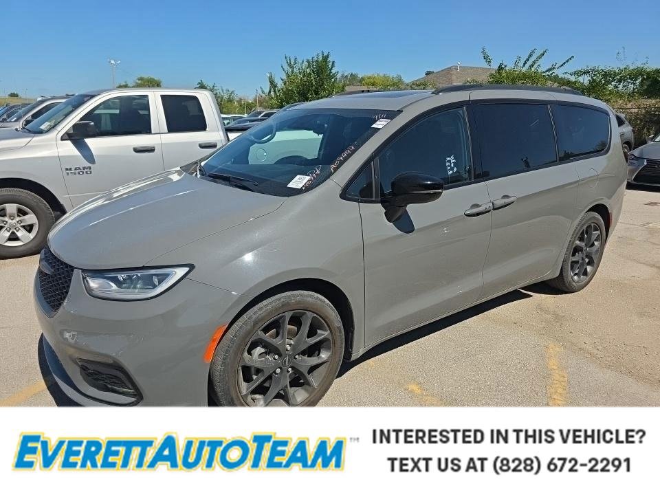 Used 2024 Ceramic Gray Clearcoat Chrysler Touring L image 1
