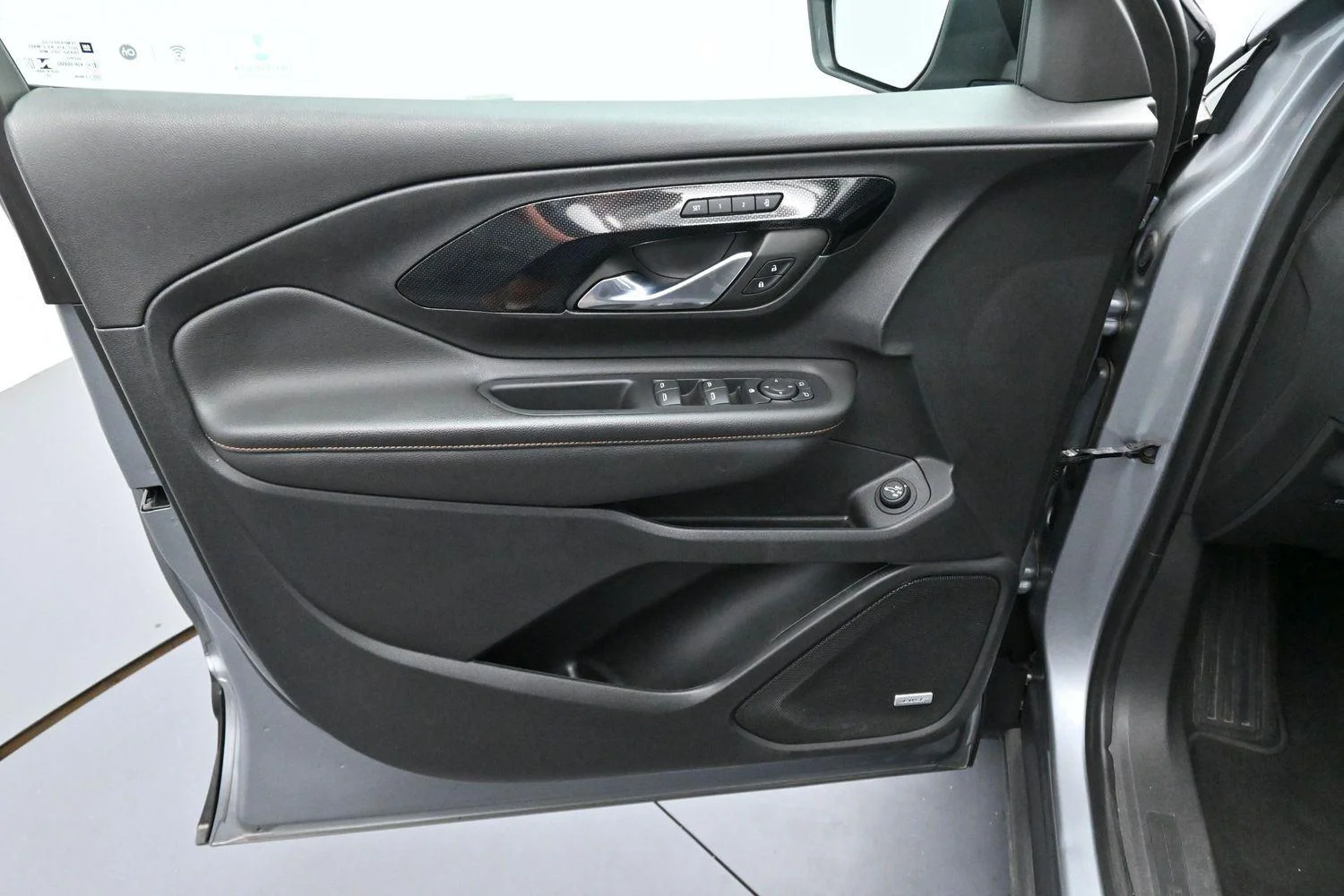 Used 2023 Sterling Metallic GMC AT4 image 11