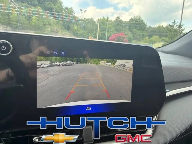 New 2027 Summit White Chevrolet LT image 37