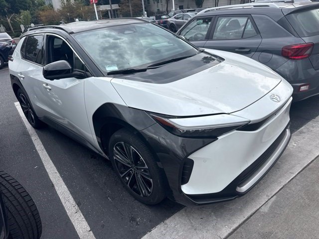 Used 2023 Wind Chill Pearl w/Black Roof Toyota Limited image 2