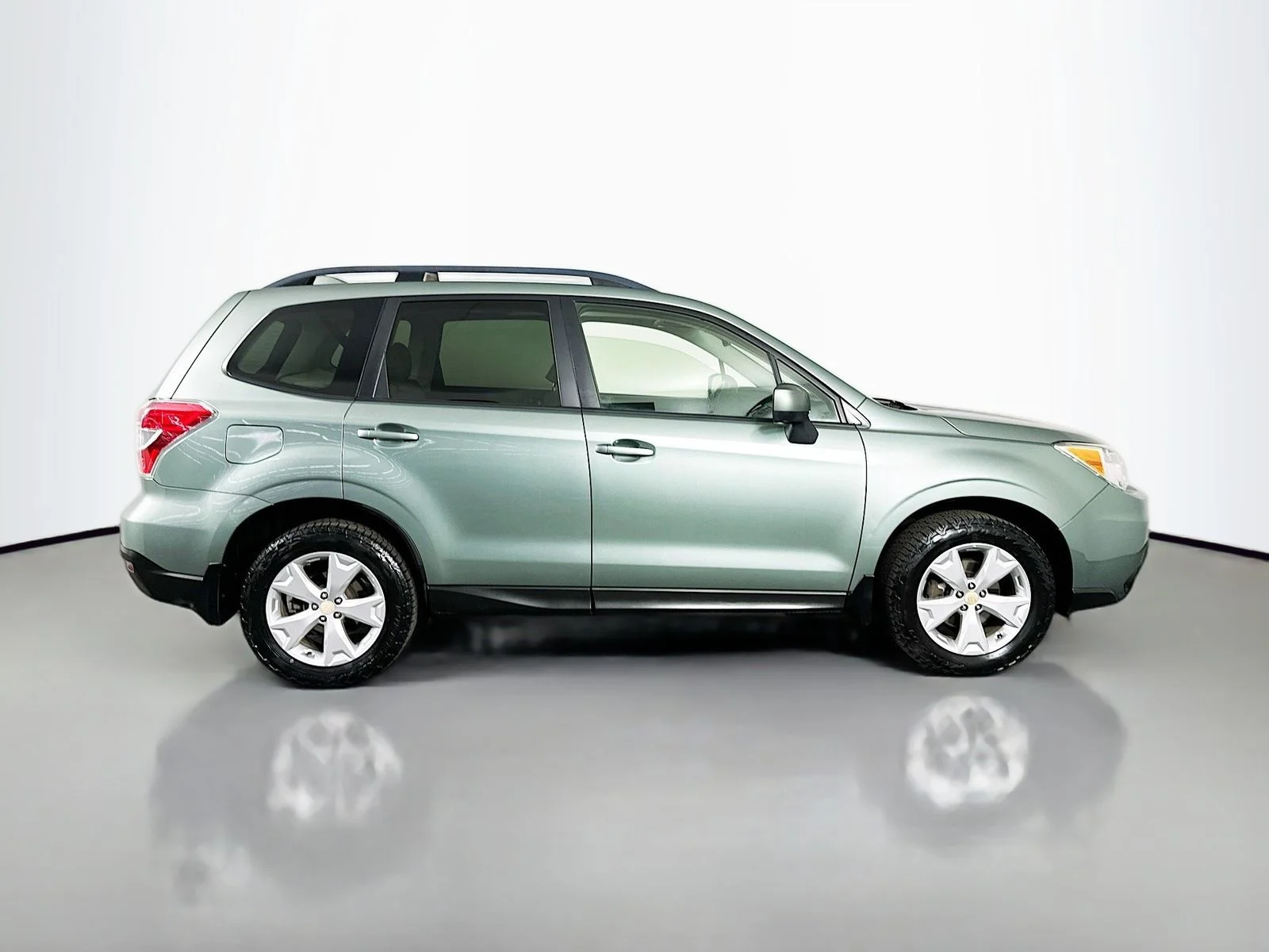 Used 2016 Jasmine Green Metallic Subaru 2.5i Premium image 8