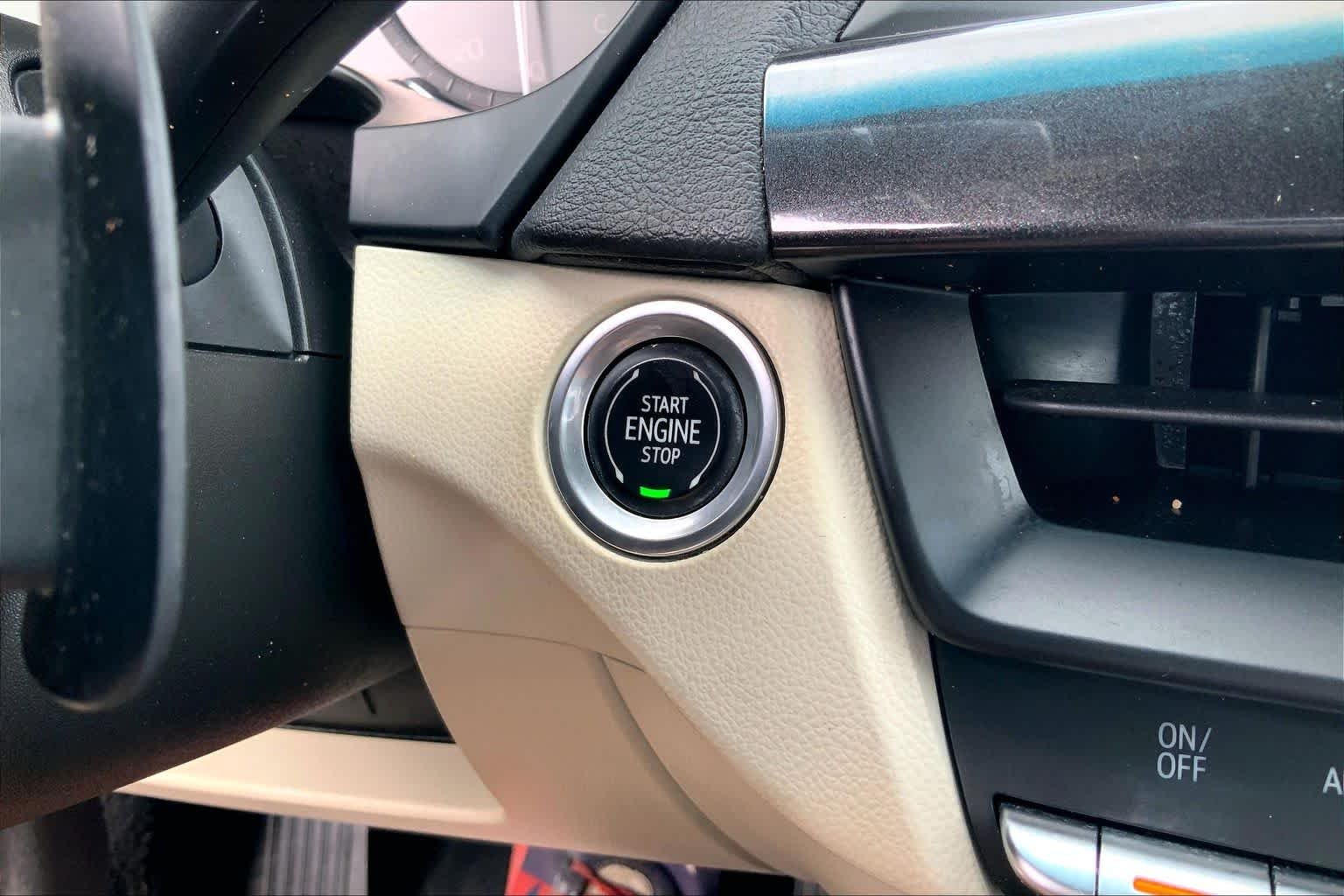 Used 2020 Crystal White Tricoat Cadillac Premium Luxury image 34