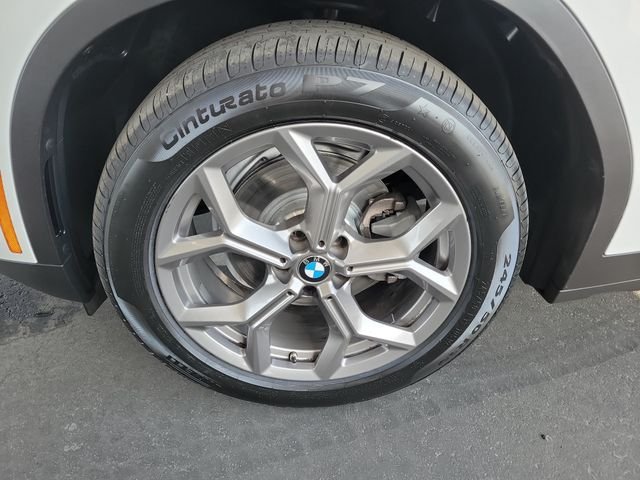 Used 2022 White BMW sDrive30i image 31