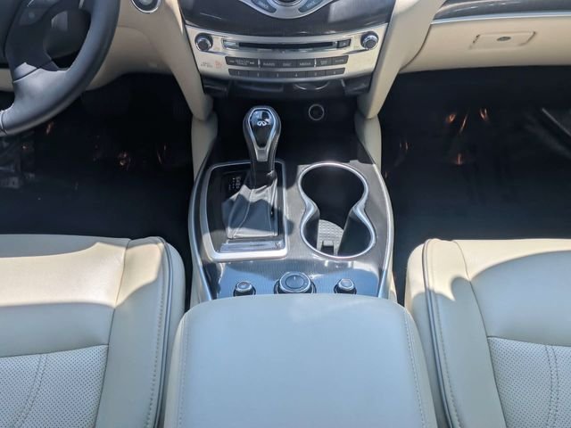 Used 2019 White INFINITI LUXE image 20