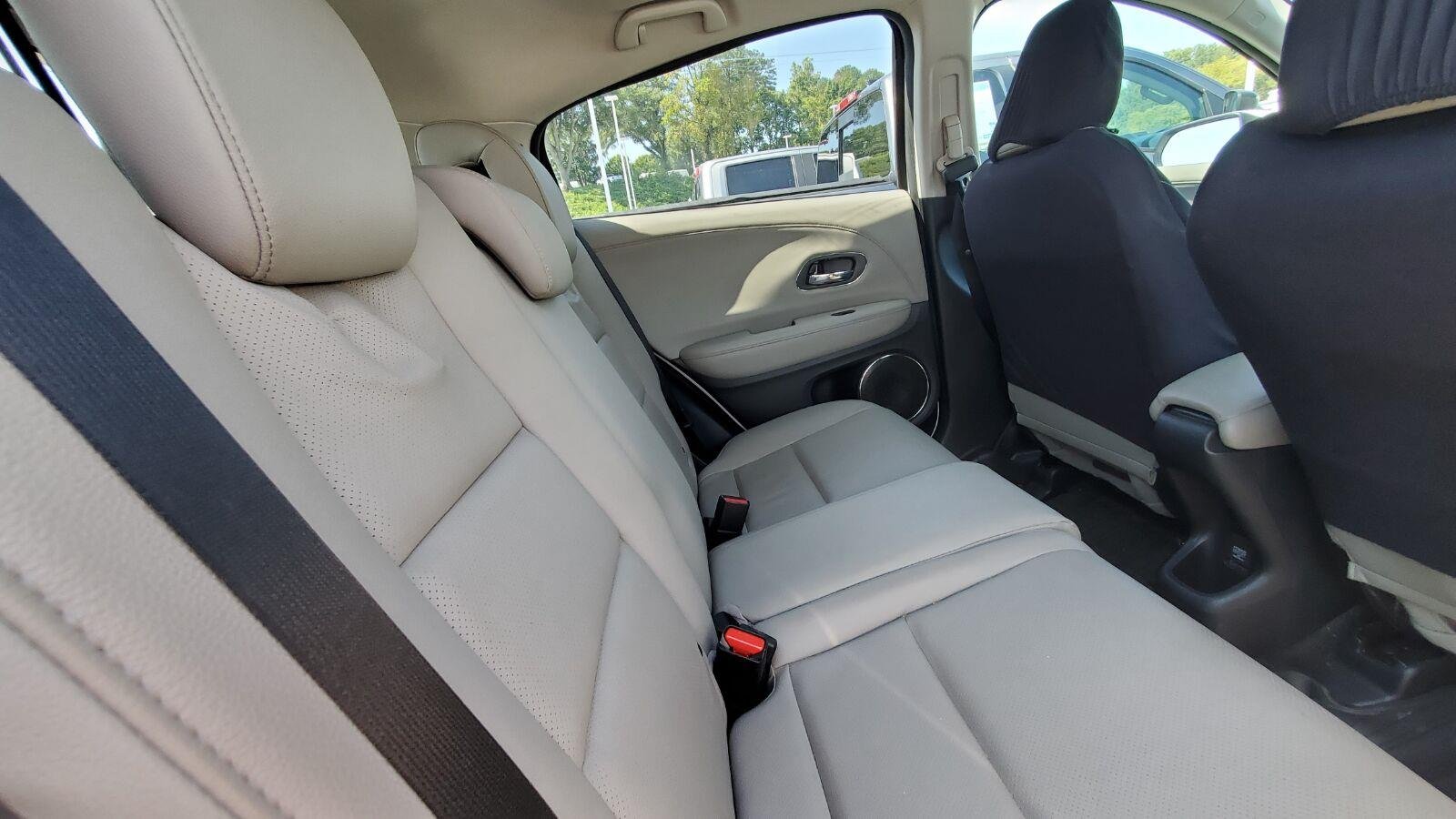 Used 2022 Platinum White Pearl Honda EX-L image 6