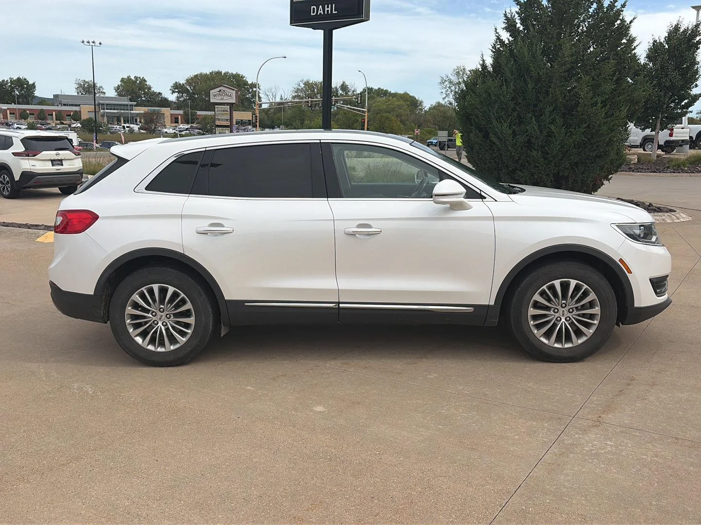 Used 2018 Lincoln MKX Select with VIN 2LMPJ8KR7JBL38730 for sale in Winona, Minnesota