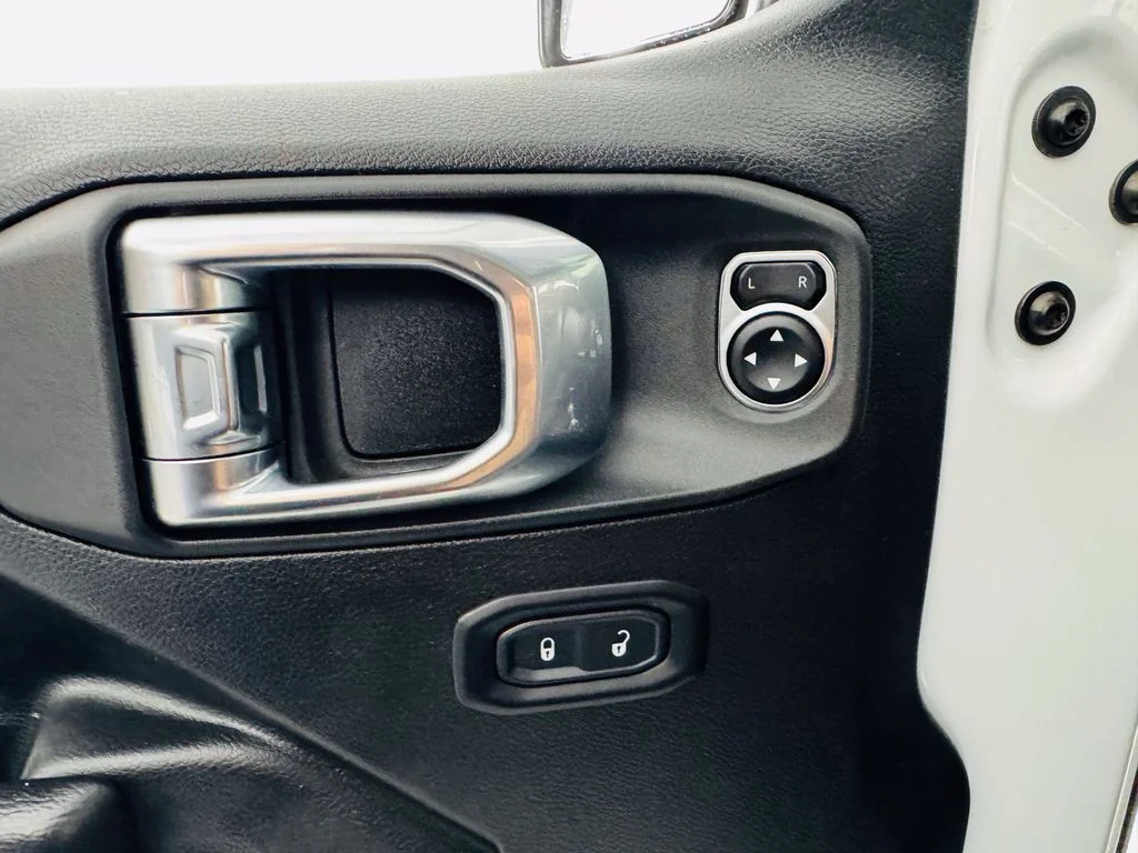 Used 2025 White Jeep Rubicon image 7