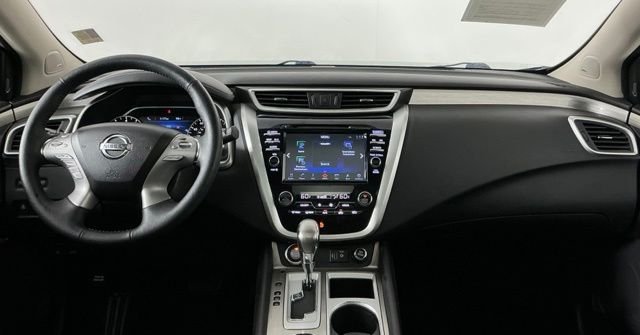 Used 2018 White Nissan Platinum image 24