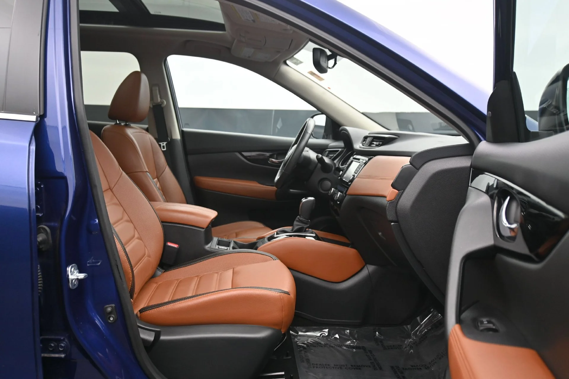 Used 2017 Caspian Blue Nissan SL image 13