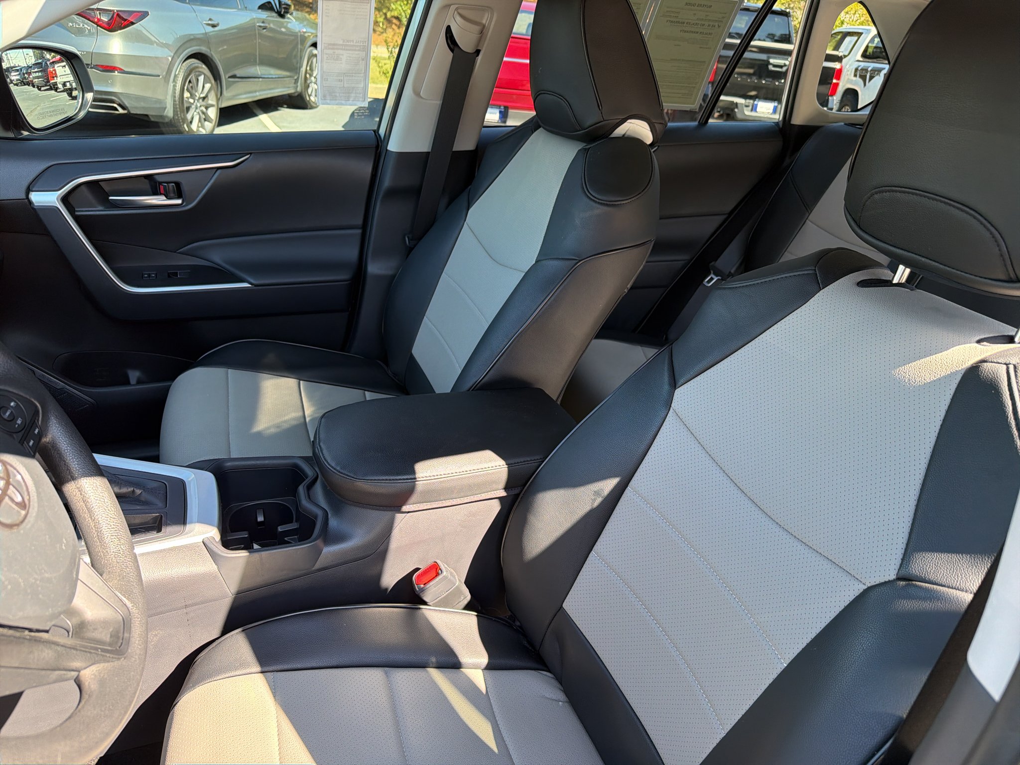 Used 2025 Silver Sky Metallic Toyota XLE image 30