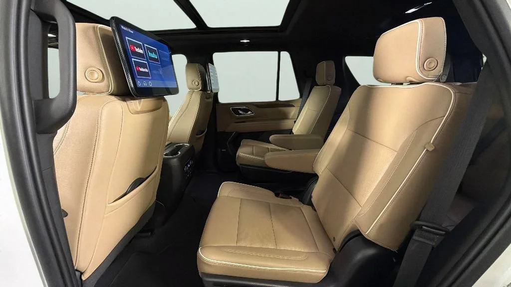 Used 2023 Iridescent Pearl Tricoat Chevrolet Premier image 27