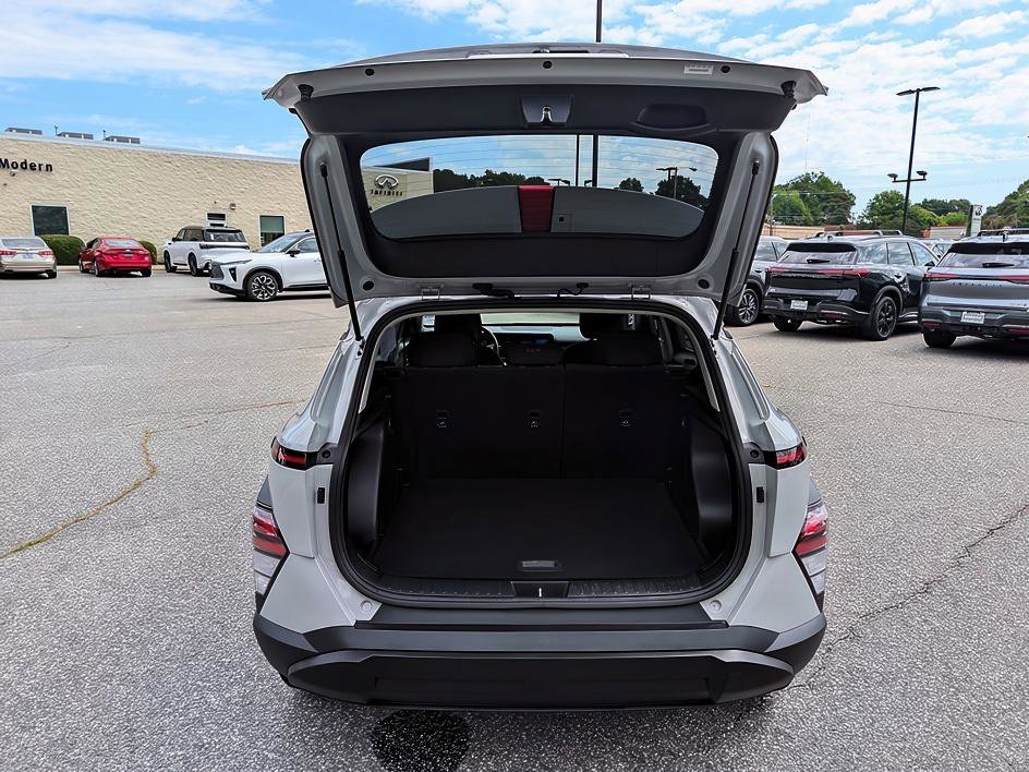 Used 2025 Cyber Gray Metallic Hyundai SEL image 25