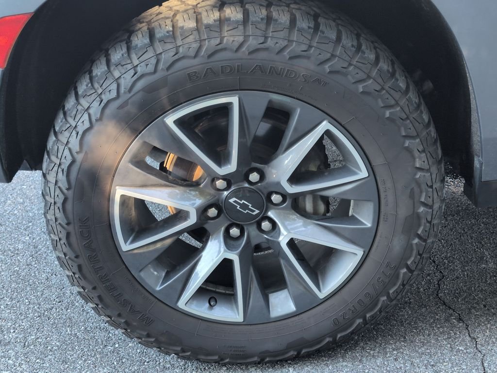 Used 2022 Gray Chevrolet Z71 image 13