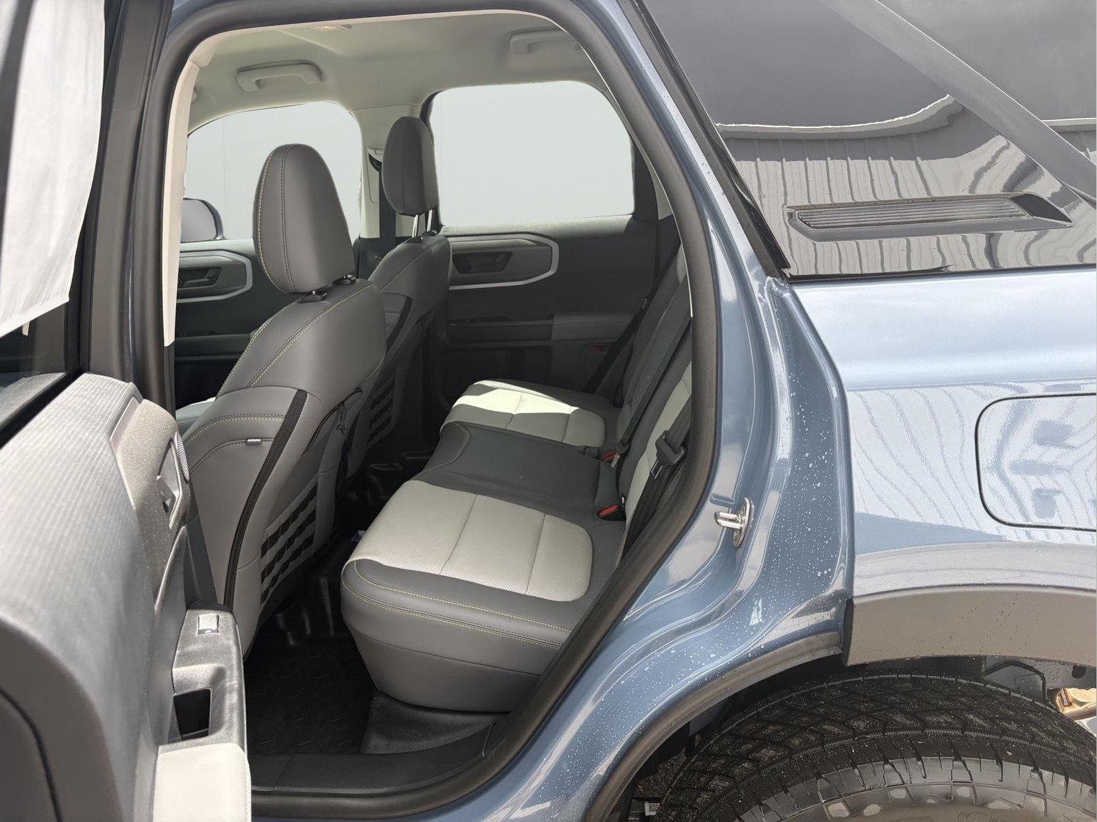 New 2026 Azure Gray Metallic Tri-Coat Ford Badlands image 9