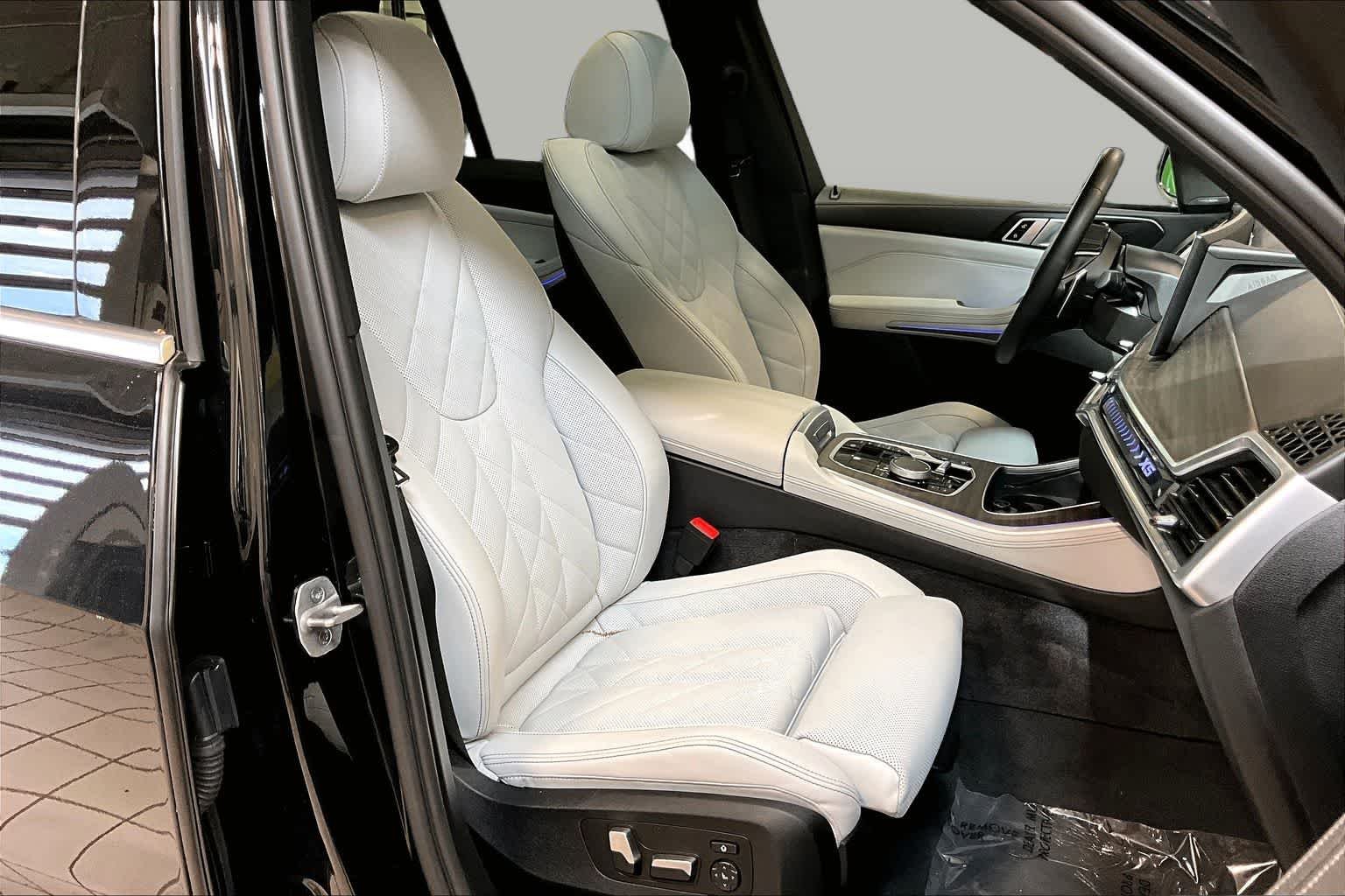 Used 2024 Black Sapphire Metallic BMW xDrive40i image 8
