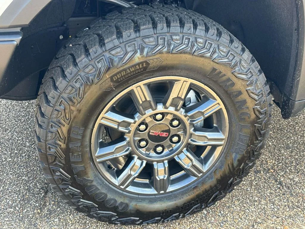 2026 GMC Sierra 1500 AT4X - Photo 6