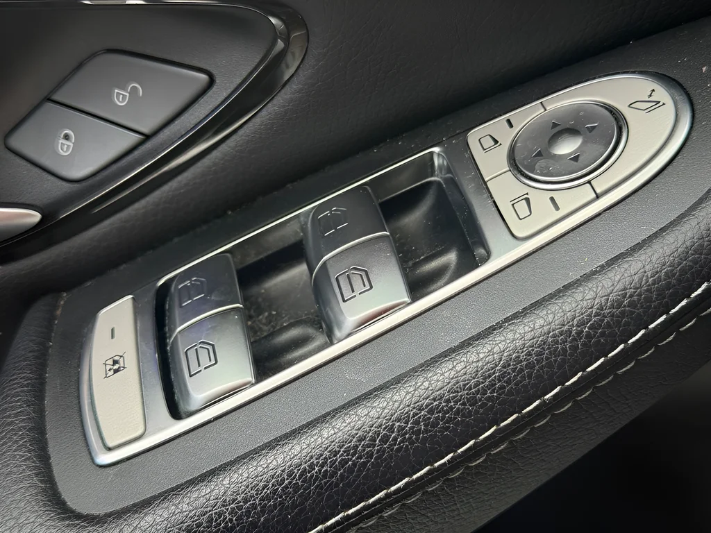 Used 2022  Mercedes-Benz GLC 300 image 23