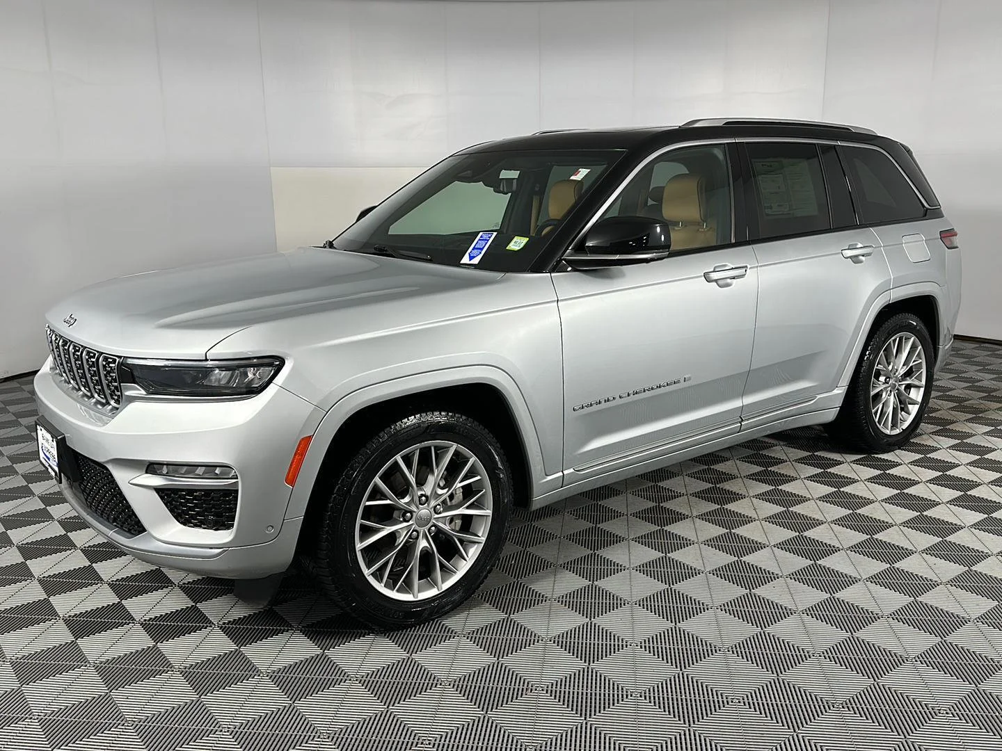 Used 2023 SILVER ZYNITH Jeep SUMMIT image 18
