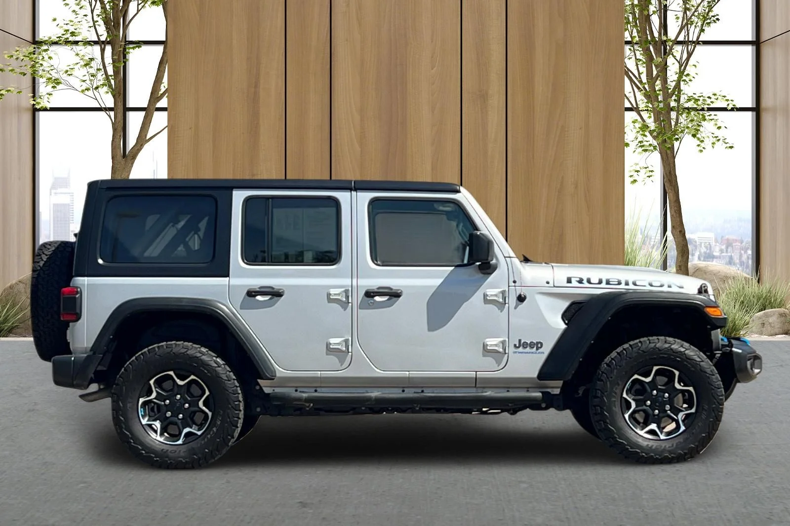 Used 2023 Silver Jeep Rubicon 4xe image 3