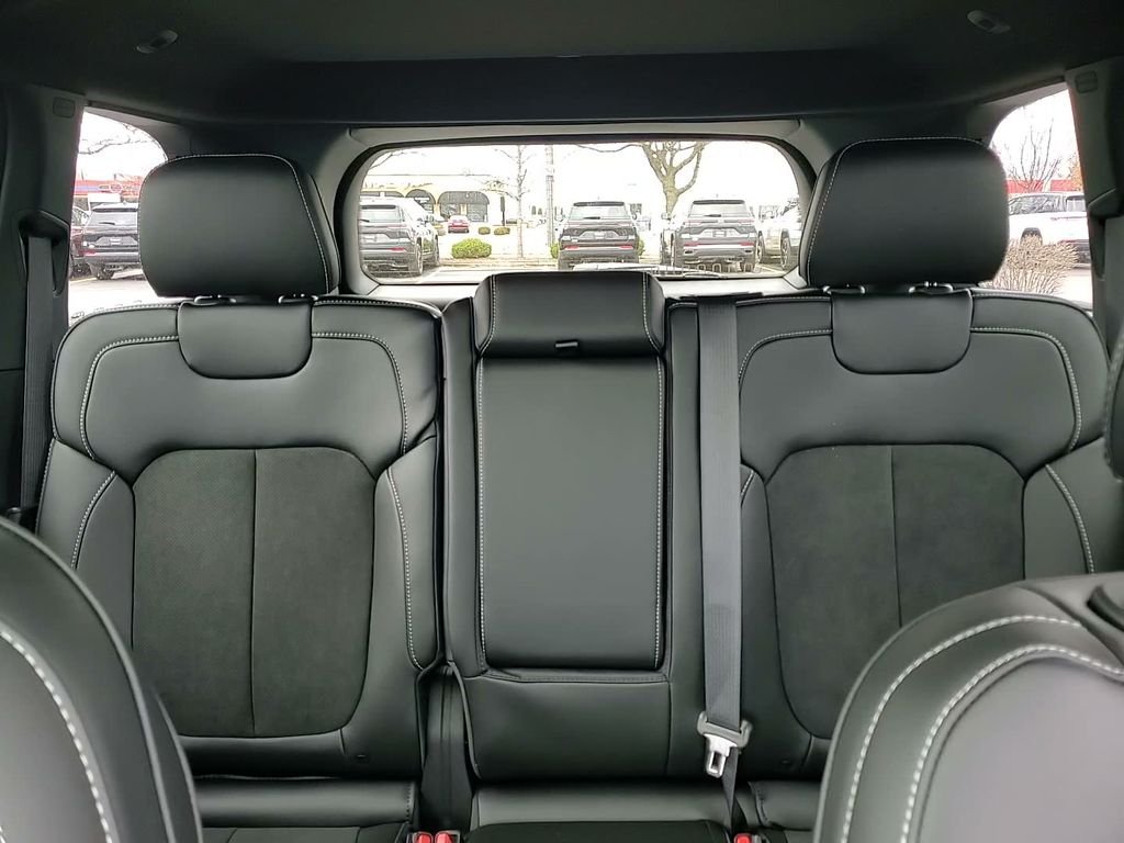 New 2026 Diamond Black Crystal Pearlcoat Jeep Altitude image 25