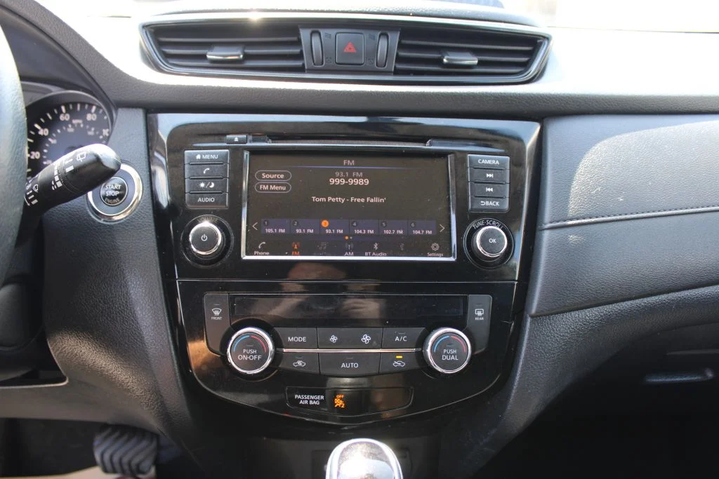 Used 2019 White Nissan SV image 21