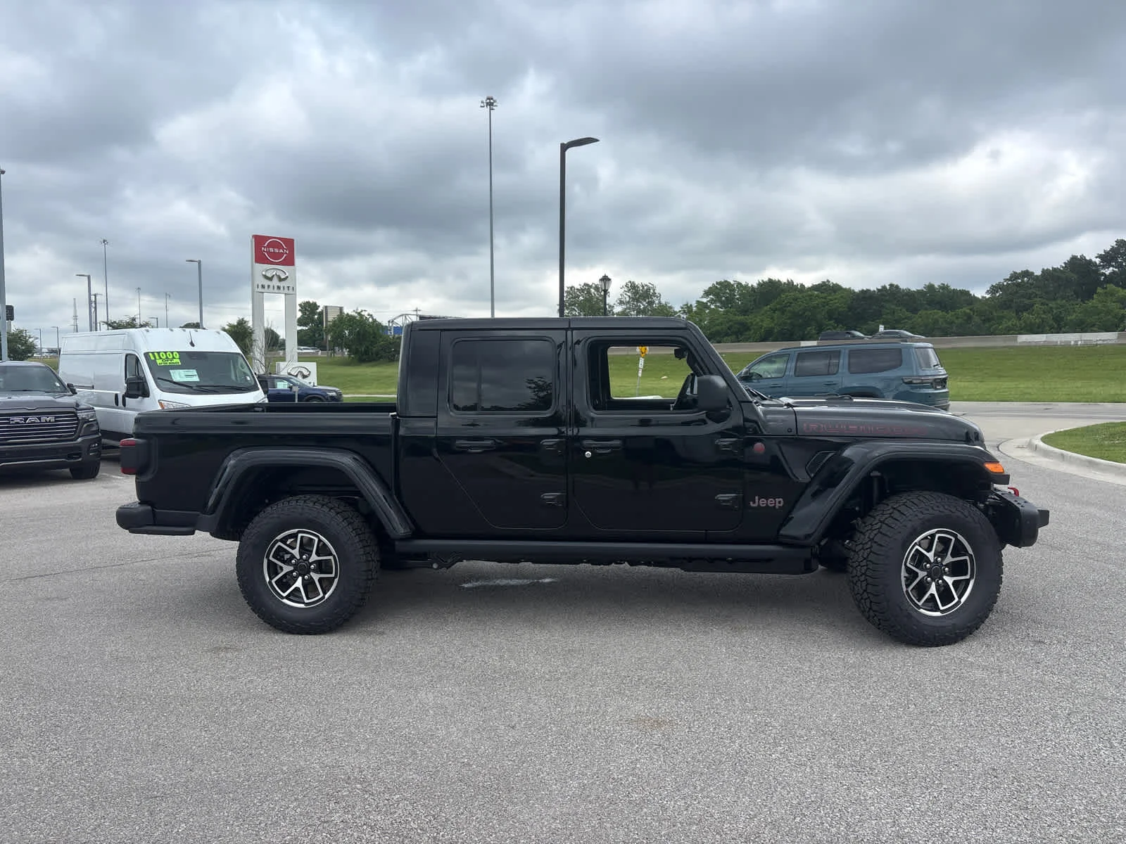 New 2026 Black Clear-Coat Exterior Paint Jeep Shadow Ops image 10