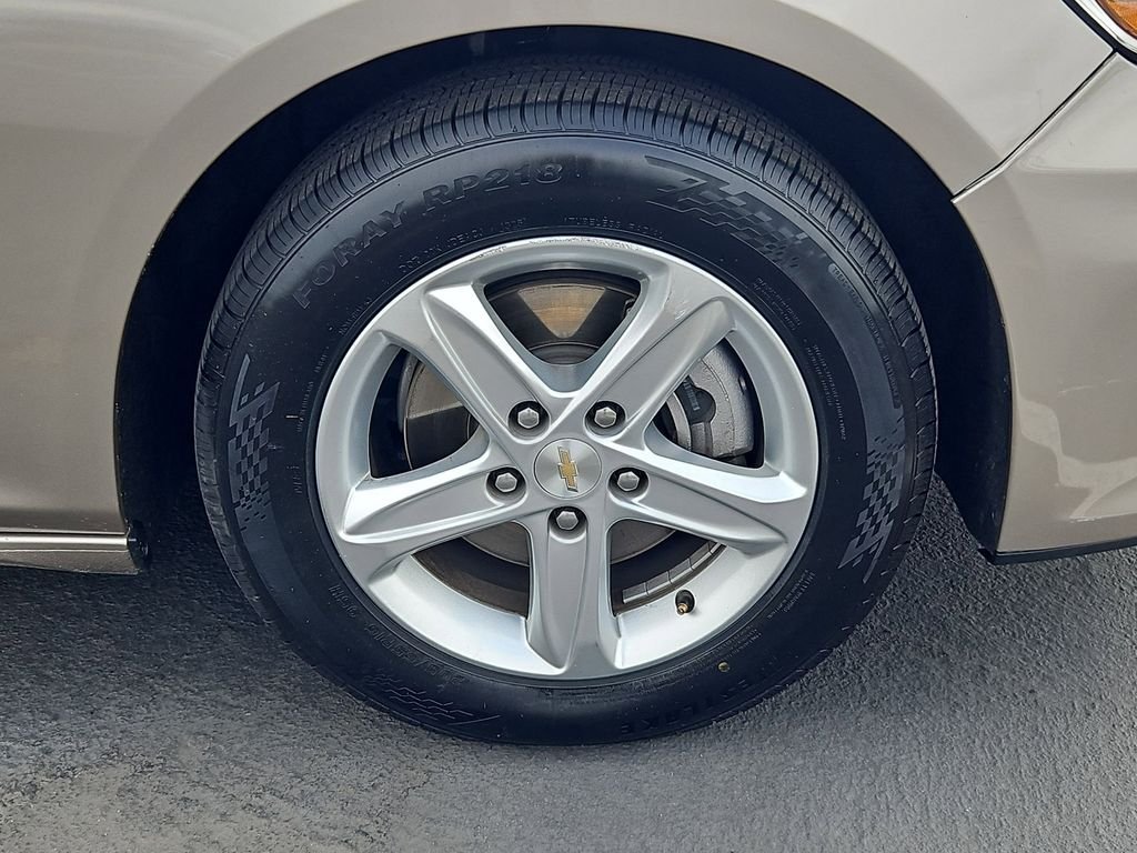 Used 2024 Mineral Gray Metallic Chevrolet LT image 30