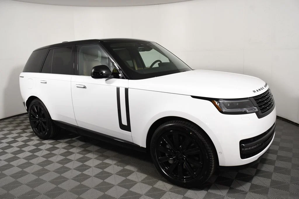New 2026 Ostuni Pearl Wh Land Rover SE image 8