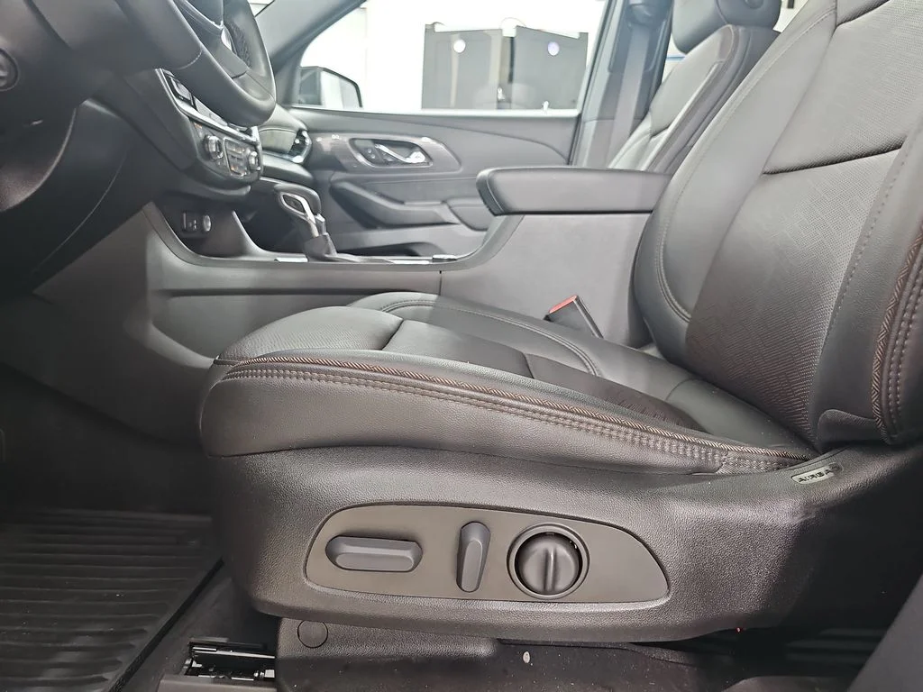 Used 2023 Black Chevrolet High Country image 37