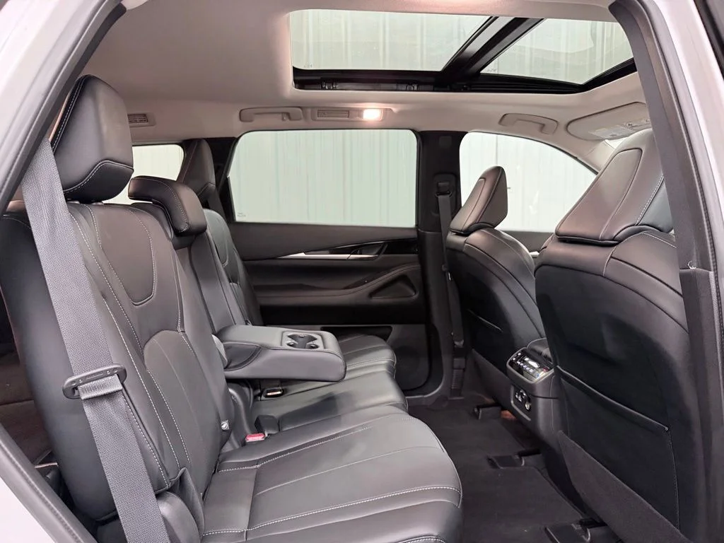 Used 2023 Silver INFINITI PURE image 37