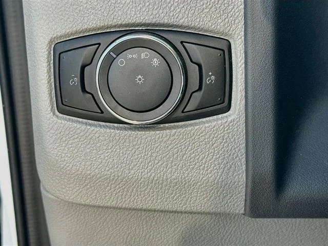 New 2027 Oxford White Ford E-350 SRW image 37
