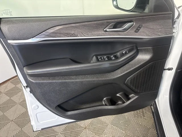 Used 2025 White Jeep Limited image 14