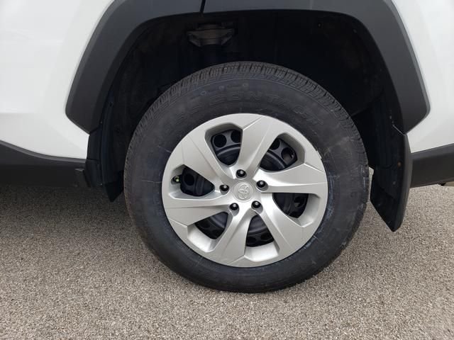 Used 2023 White Toyota LE image 27