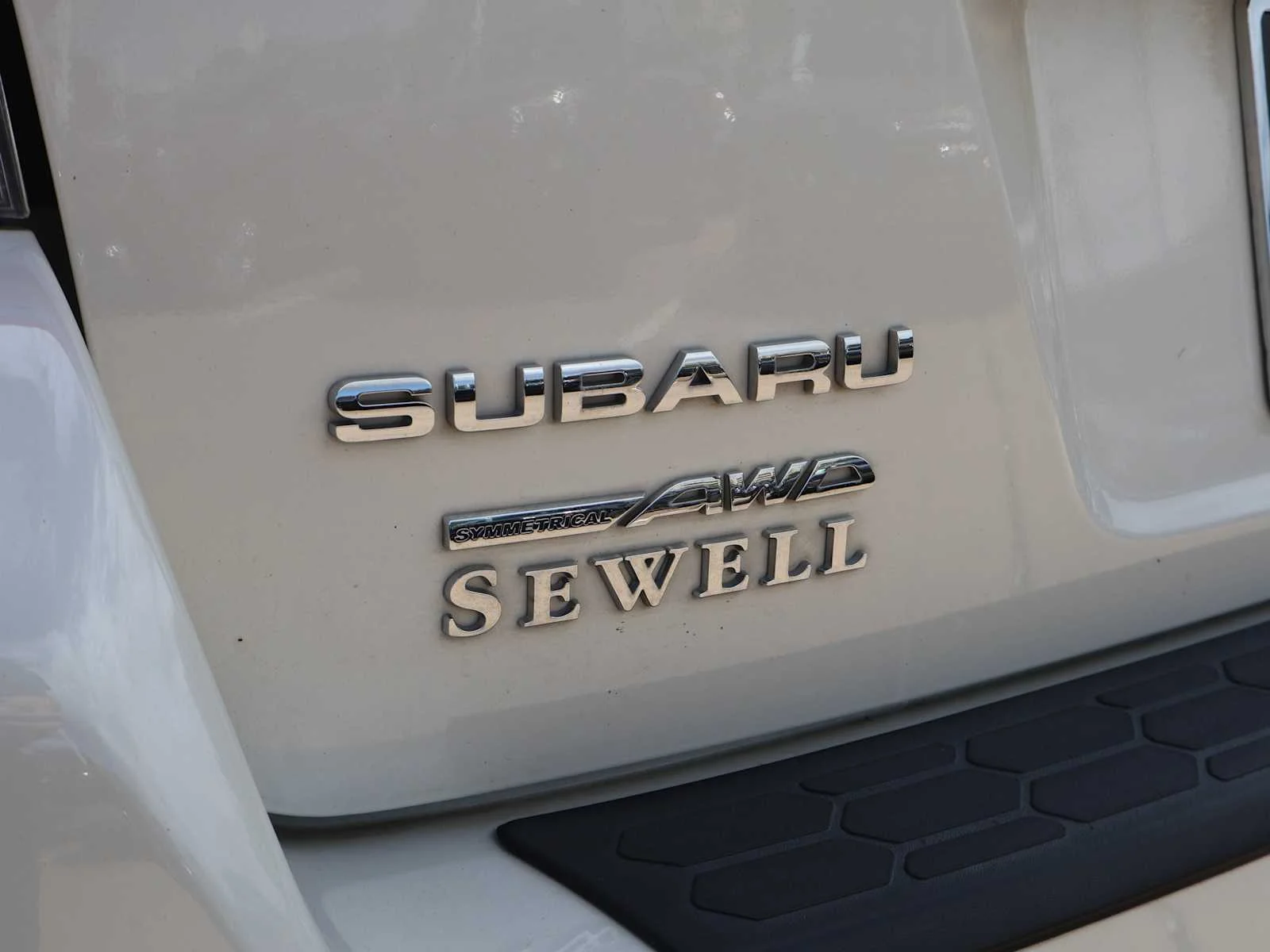 Used 2021 Crystal White Pearl Subaru Limited image 12