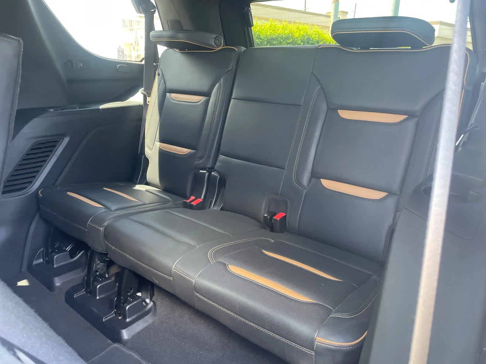 2023 GMC Yukon AT4 - Photo 11
