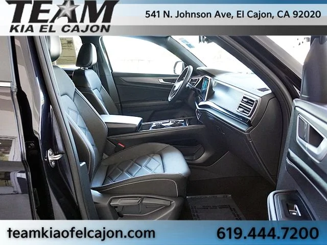 Used 2024  Volkswagen 2.0T SE w/Technology image 11